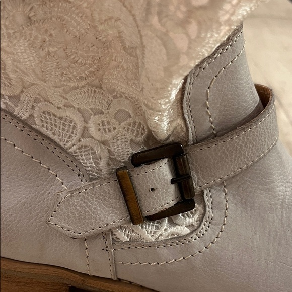 Lolita Milano Women's Light Grey Lace Ankle Boots - Picture 7 of 8